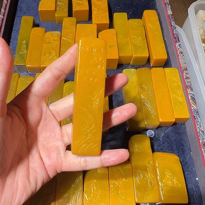 厉***鸿寿山石随机批发一个