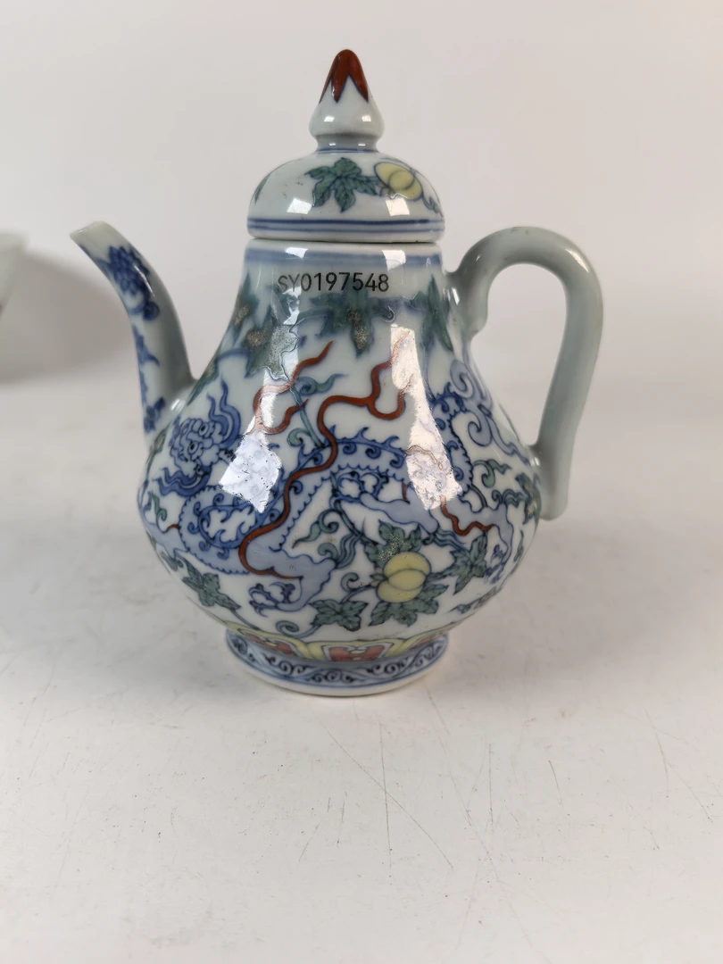 清弘冶粉彩龙头茶壶