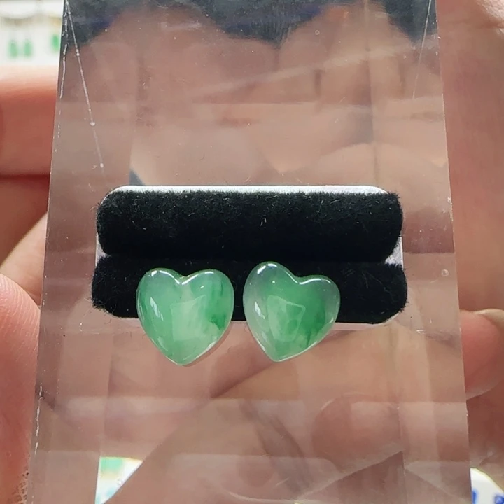 用***7石英质玉（非洲翠）未镶嵌耳钉