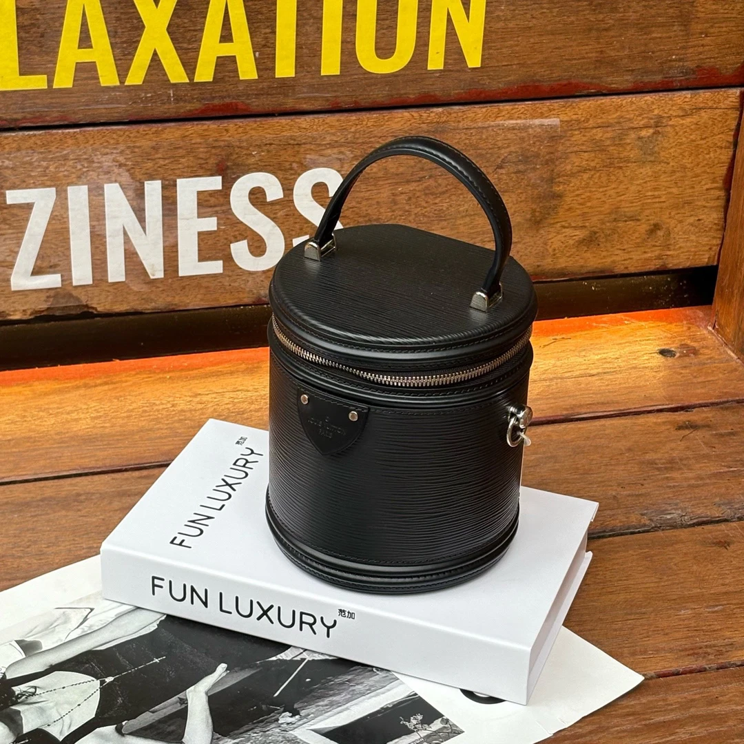 95新 LouisVuitton/路易威登 LV 18年 黑色 水波纹 发财桶 4409