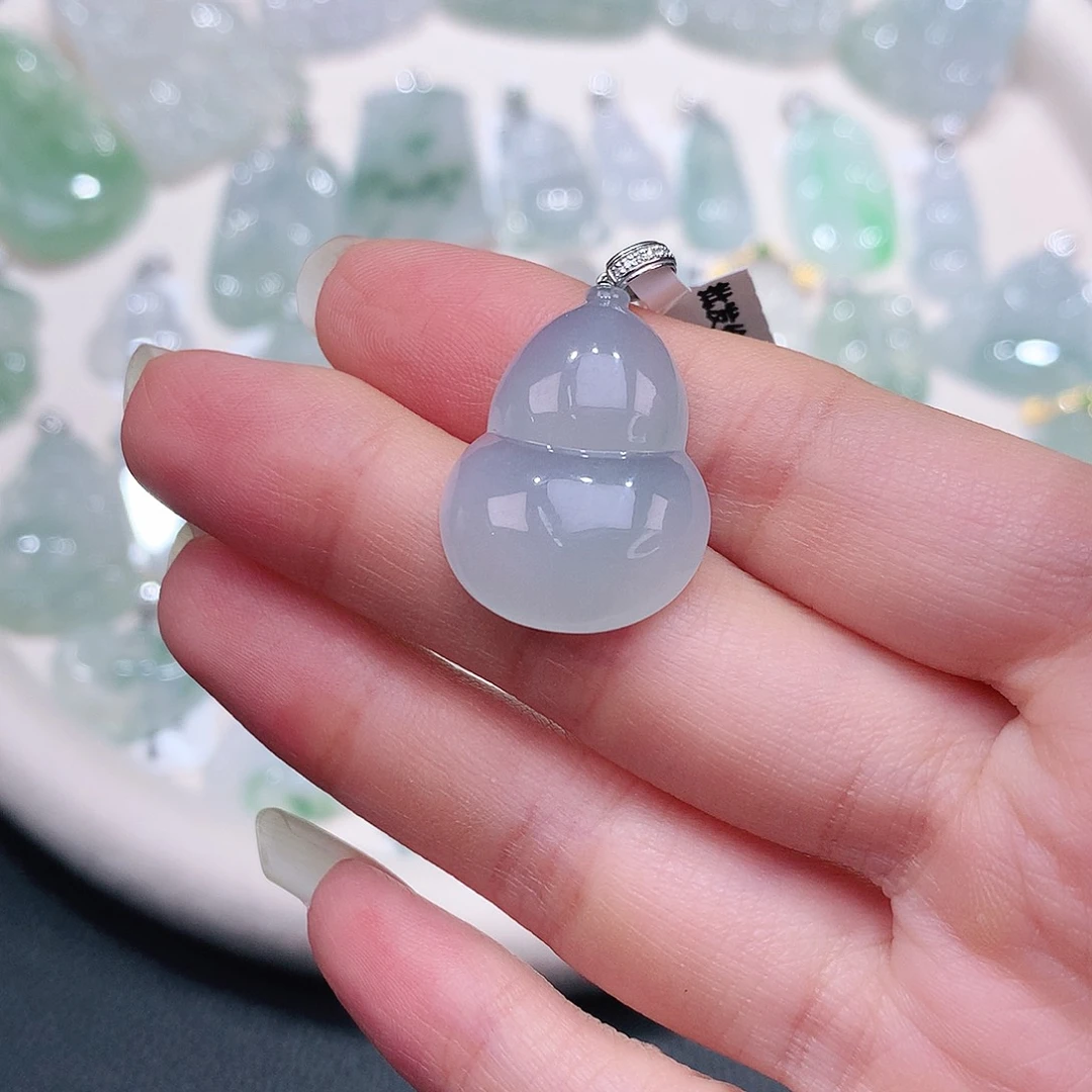 颈饰18K金镶嵌翡翠24.5-18.2-5.7