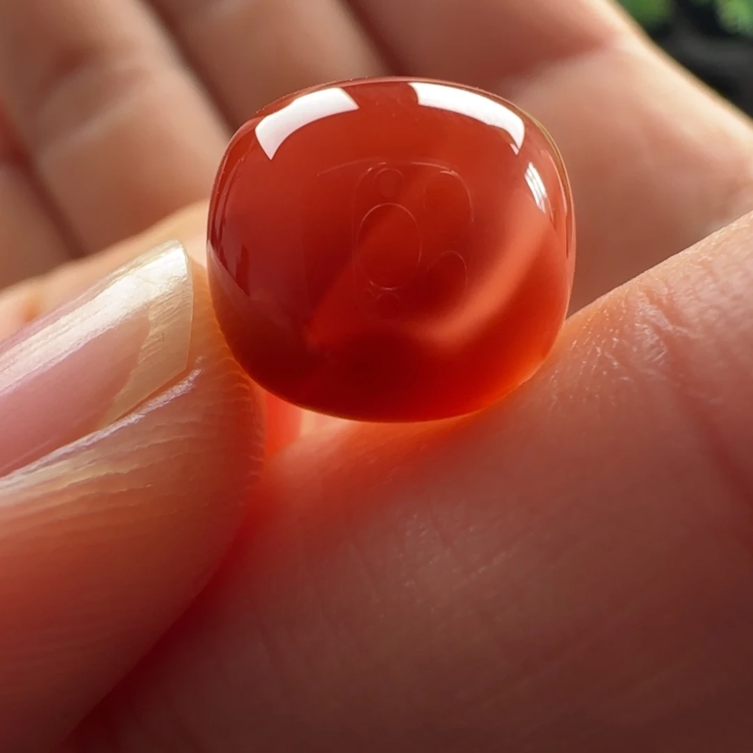 南红玛瑙未镶嵌冰飘老型：12.6x11.4甘掌飘花 花色浓郁 油亮 滋润