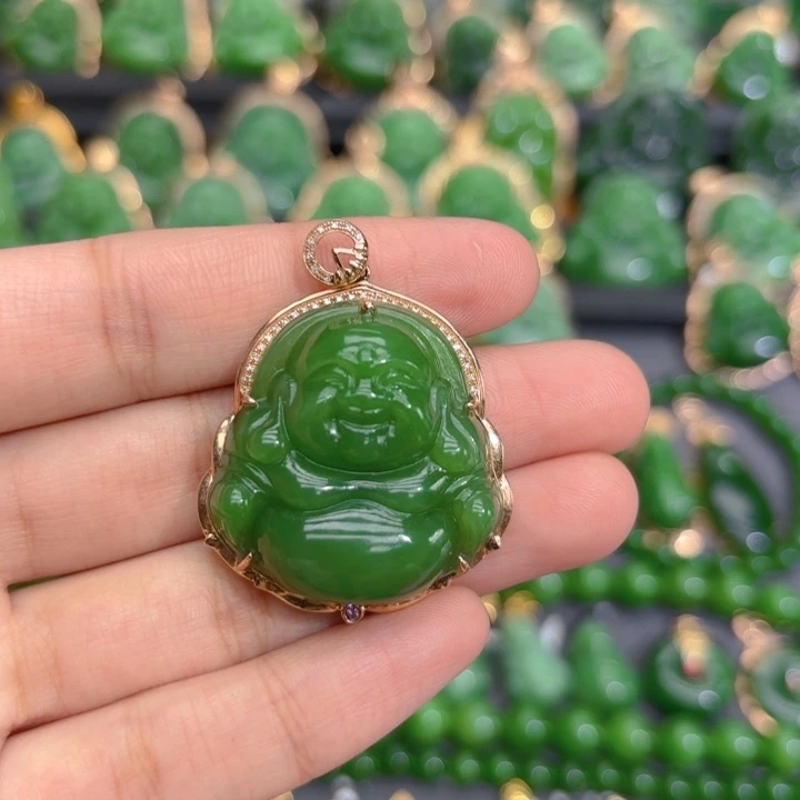 颈饰18K金镶嵌和田玉（碧玉）