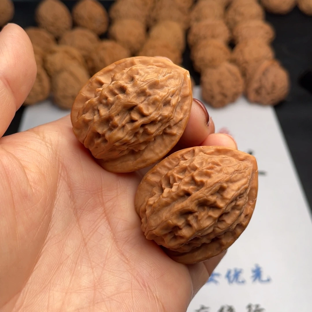 文玩核桃吊坠653。34大红袍