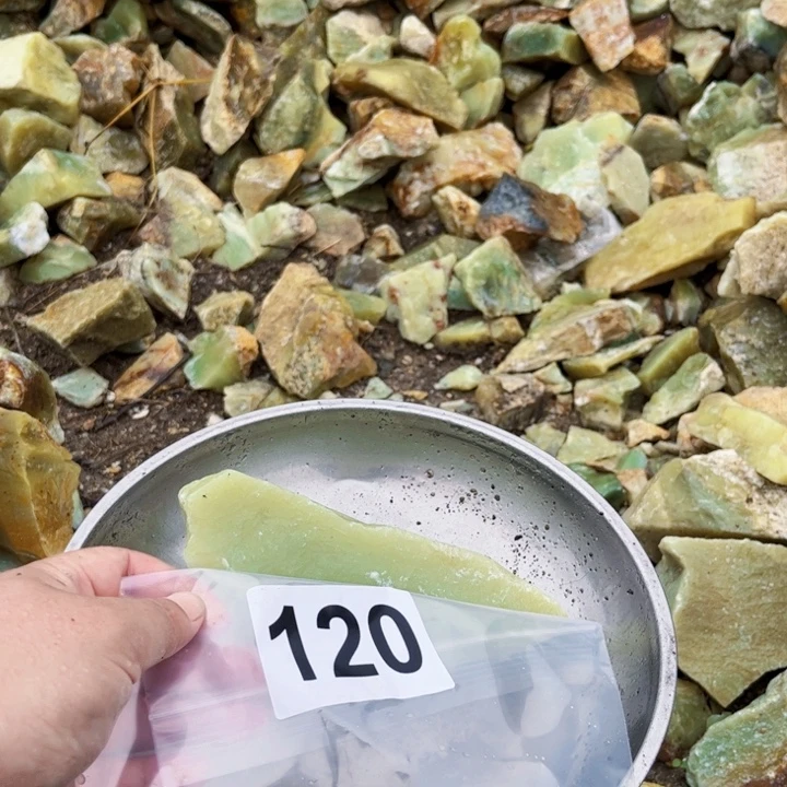 未镶嵌蛇纹石玉珠宝半成品