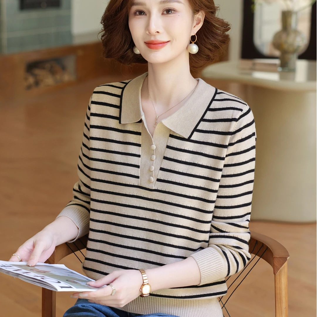 时尚洋气妈妈春秋季针织打底针织衫新款上衣服中老年女装条纹毛衣