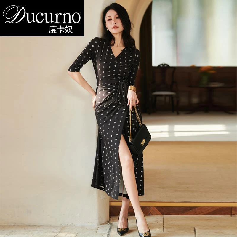 2025早秋新款时尚一片式开叉裹身裙女装慵懒度假风碎花连衣裙长裙