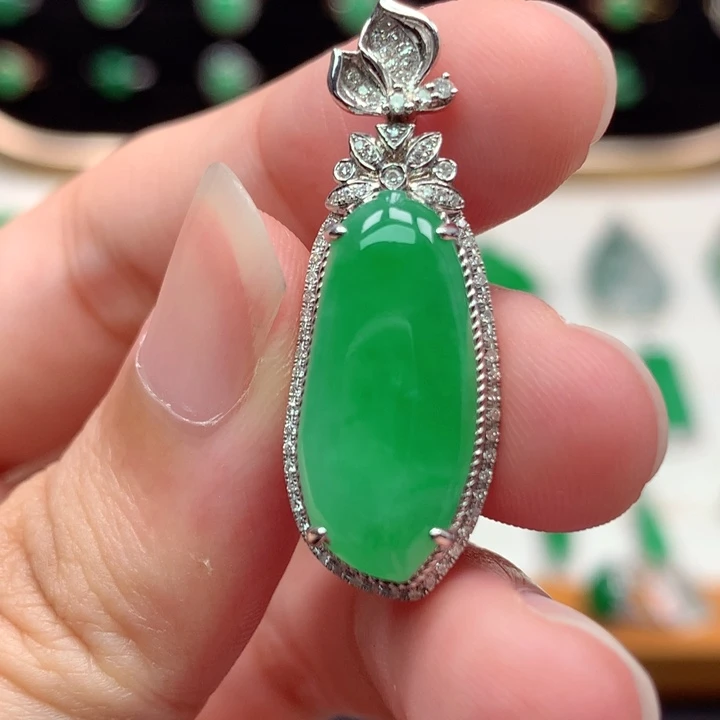 颈饰18K金镶嵌翡翠翡翠