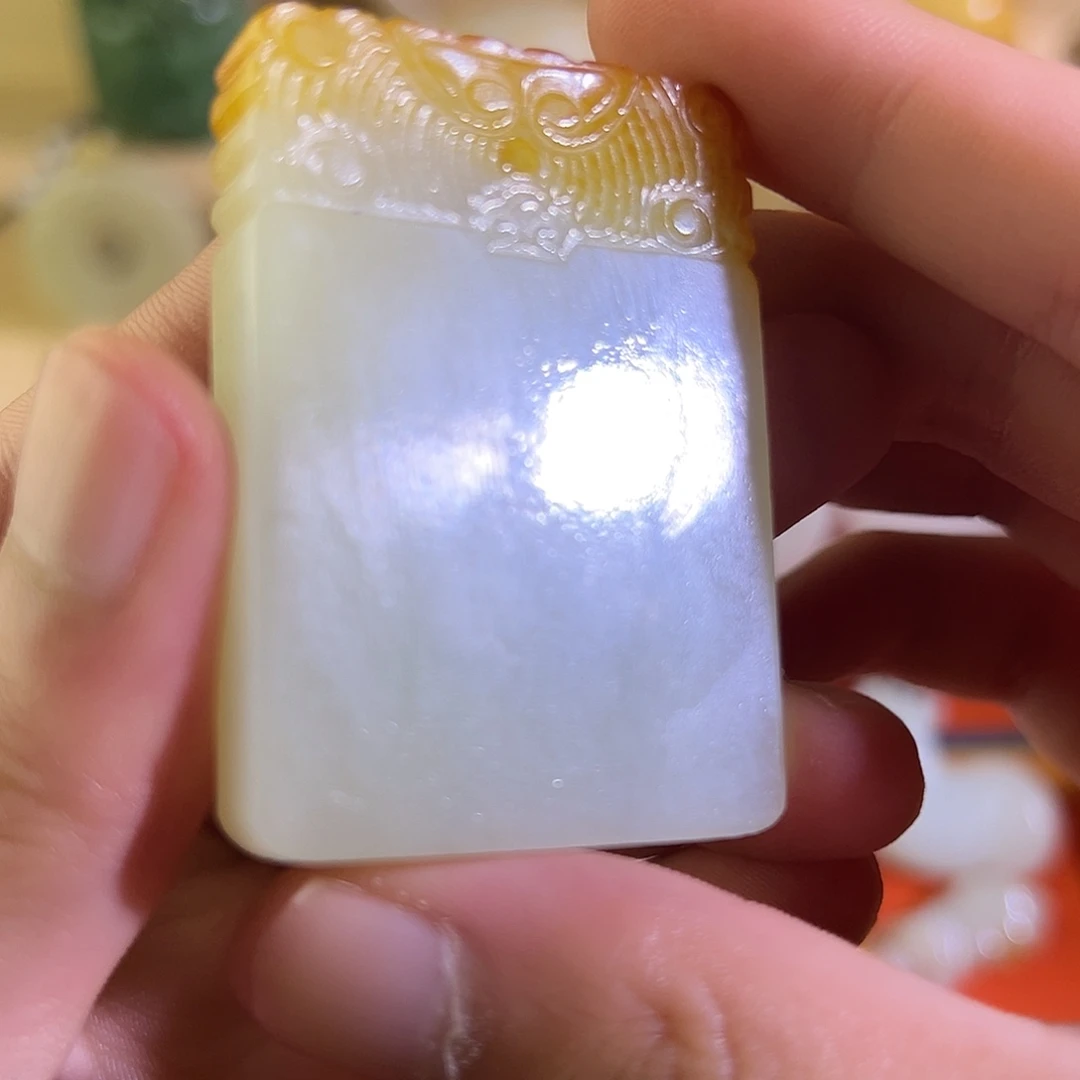 一***啤颈饰未镶嵌和田玉