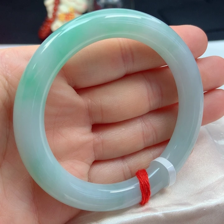 翡翠手镯未镶嵌56圈圈