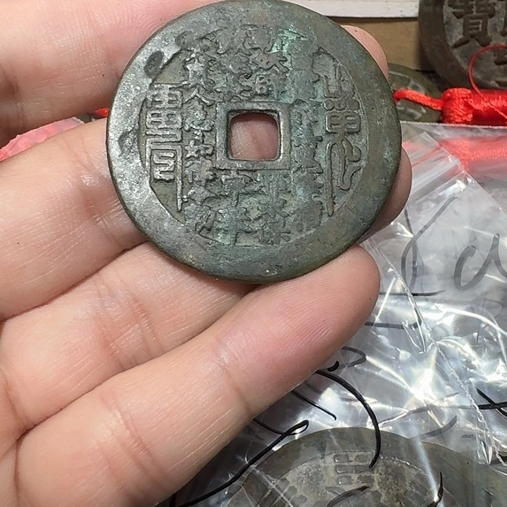怡***泉铜现代工艺品花钱