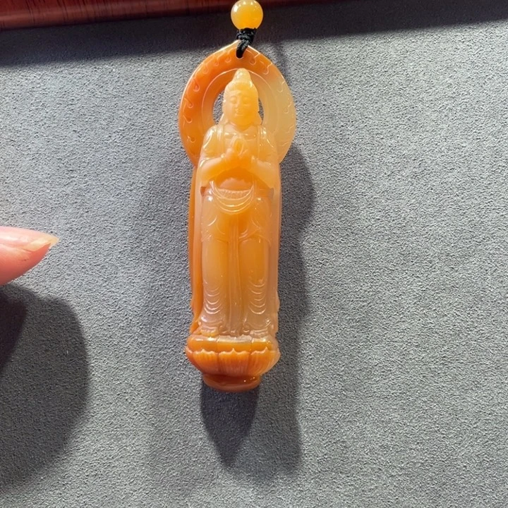 石英质玉（黄龙玉）未镶嵌颈饰