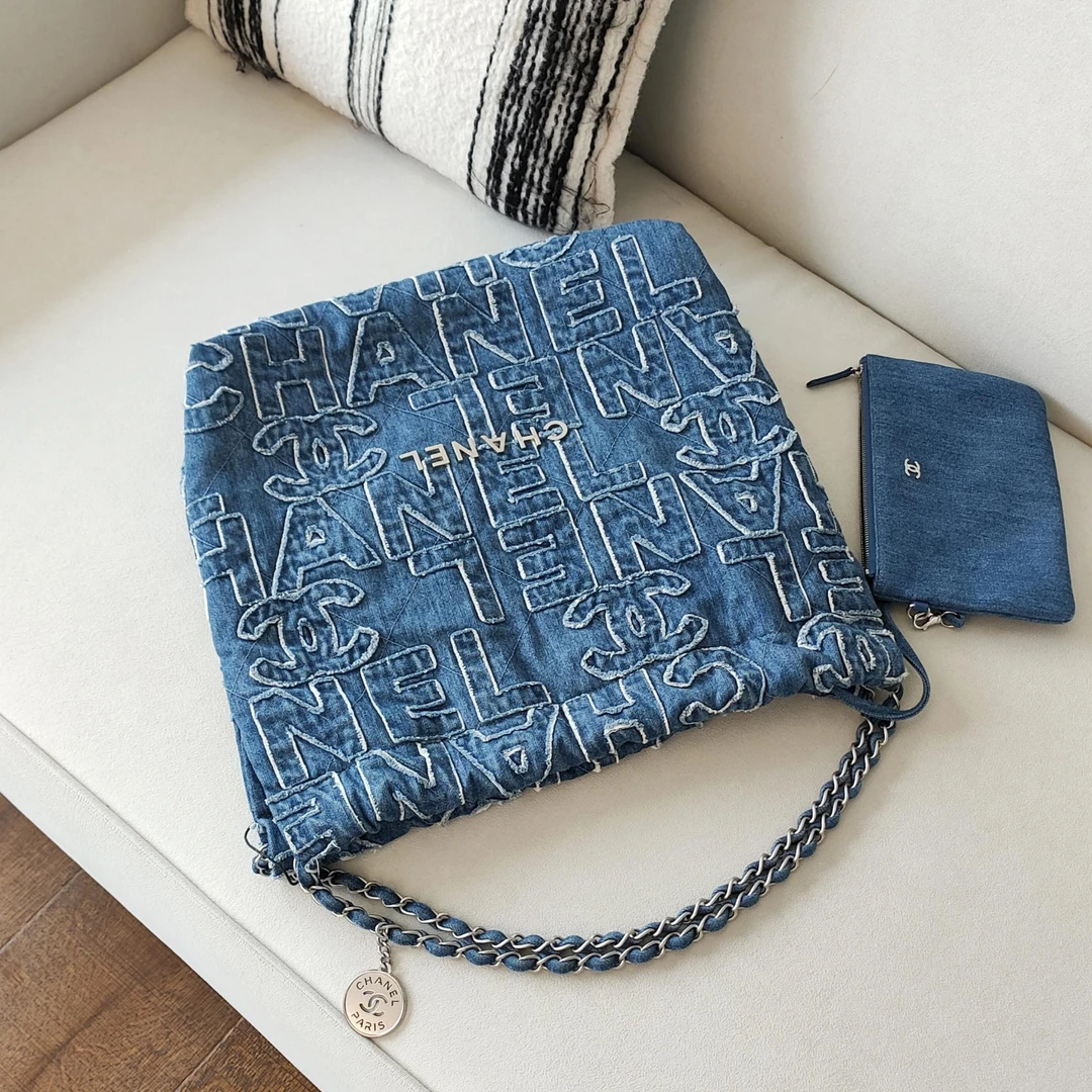 99新 Chanel/香奈儿 24A蓝色牛仔毛边字母22bag中号单肩包49111