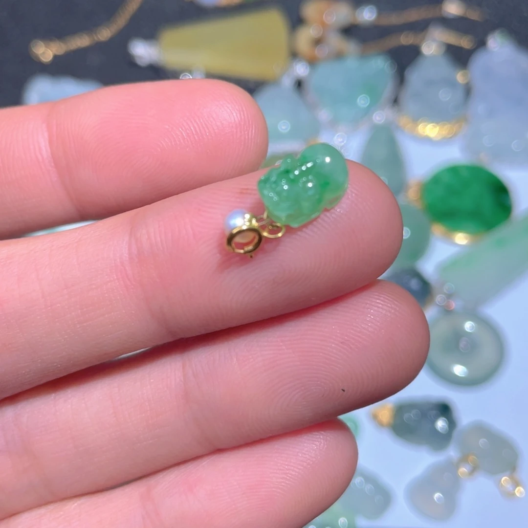 翡翠颈饰18K金镶嵌翡翠