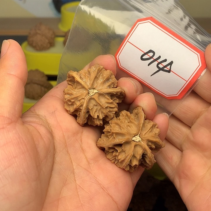 把件文玩核桃三棱