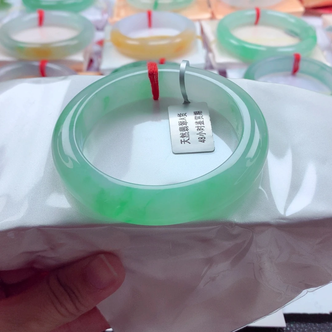 爵***孩翡翠未镶嵌手镯分单1A