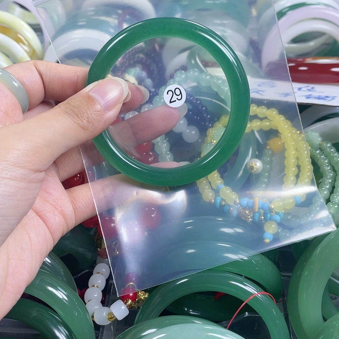 【闪购商品】石英质玉手镯未镶嵌57