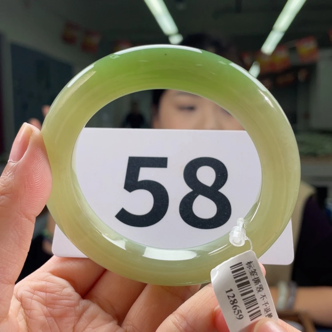 未镶嵌手镯和田玉微瑕
