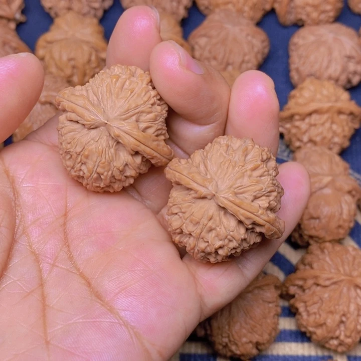 【闪购商品】文玩核桃吊坠?*白狮哦37