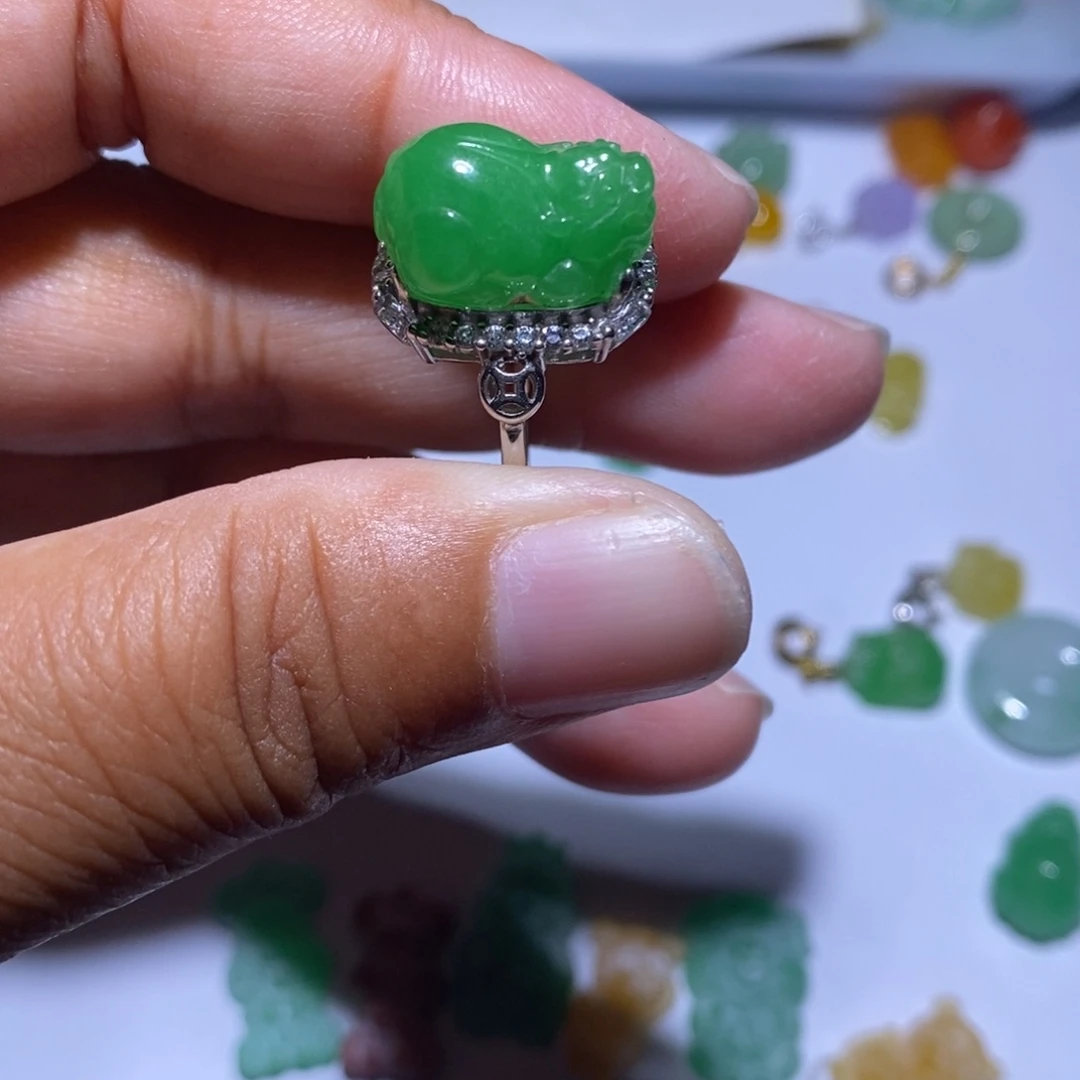 颈饰未镶嵌翡翠花**贵