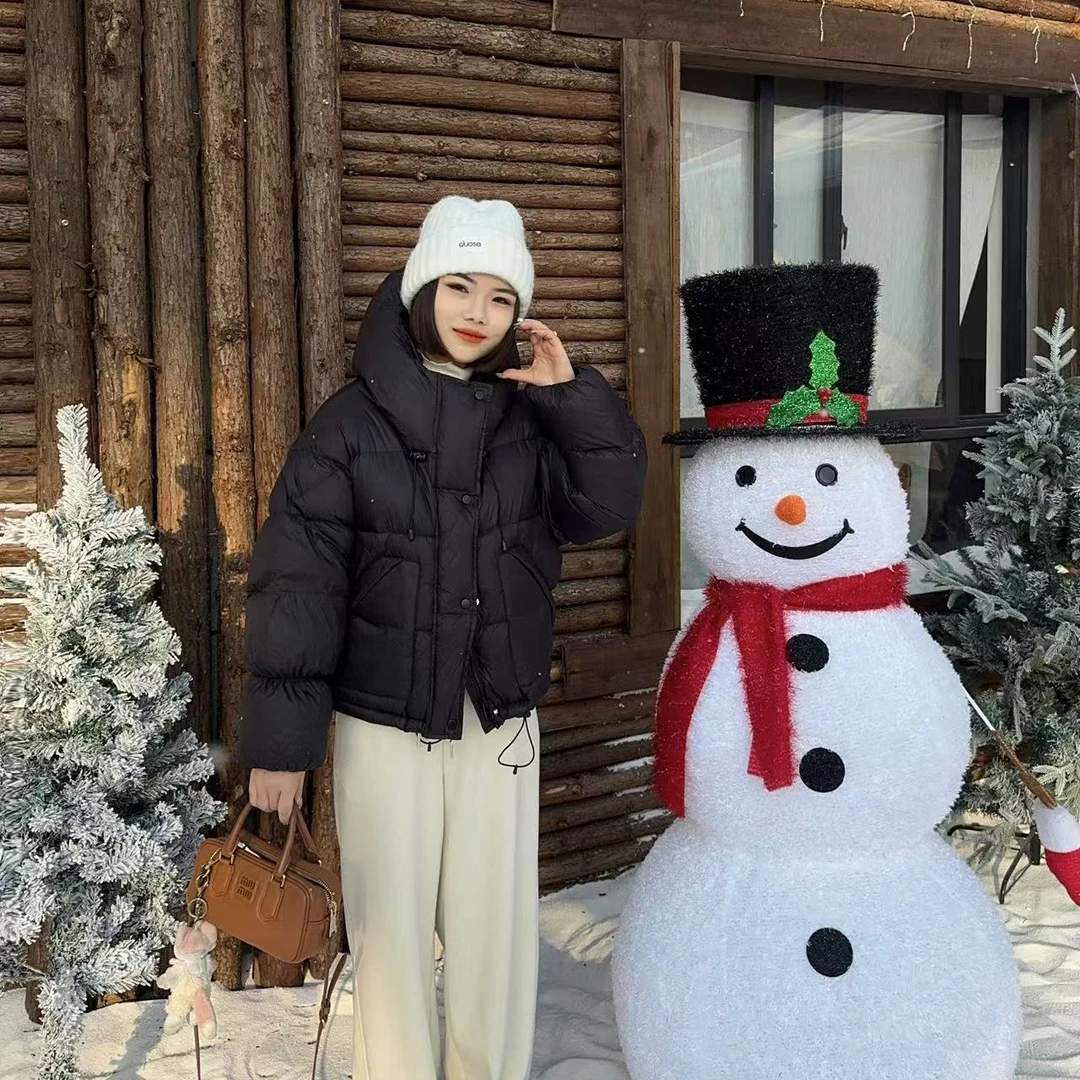 玳妮【小雪人】冬季 连帽抽绳零压感羽绒服 时尚短款休闲肯豆面包服