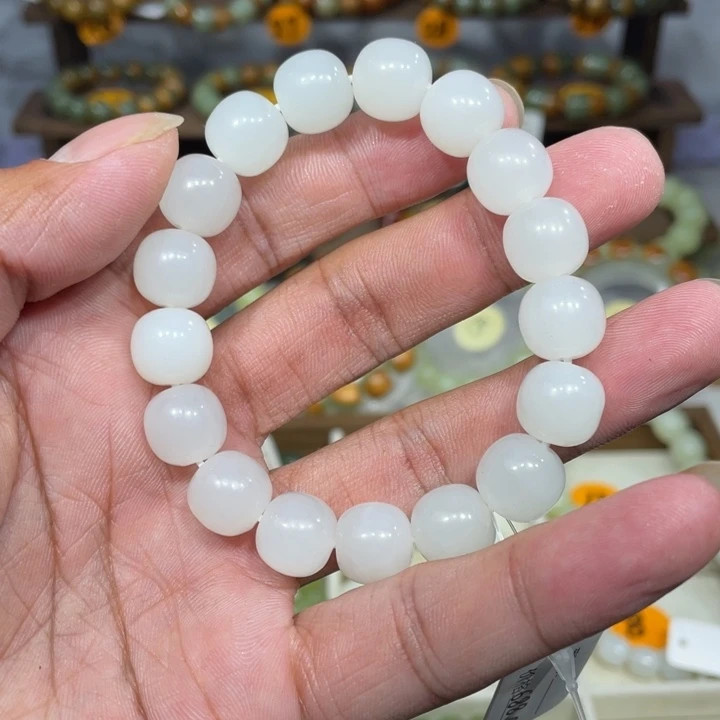 ****ღ和田玉未镶嵌手串