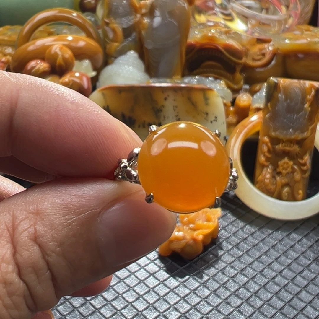 颈饰未镶嵌石英质玉