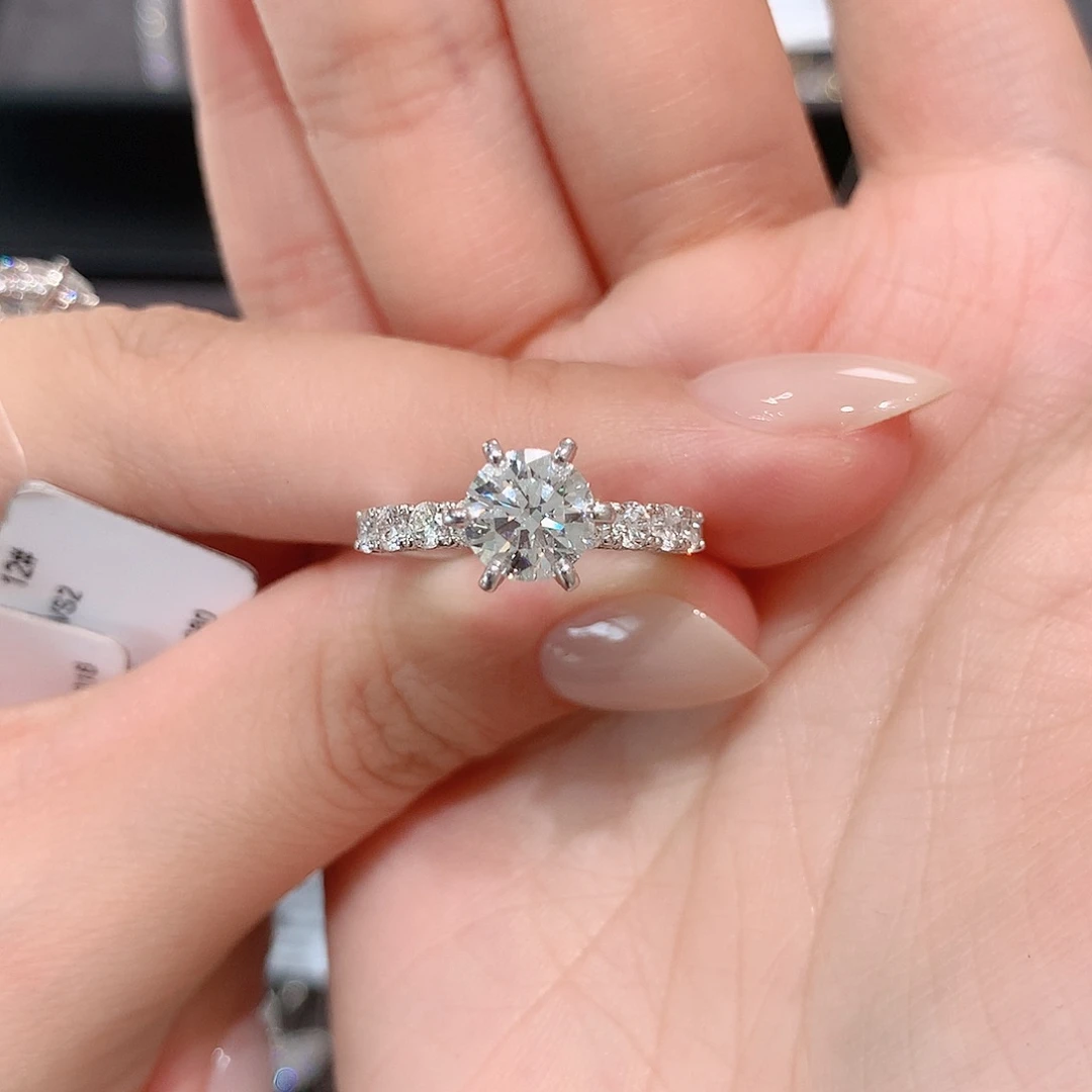 用***6合成钻石18K金镶嵌颈饰14