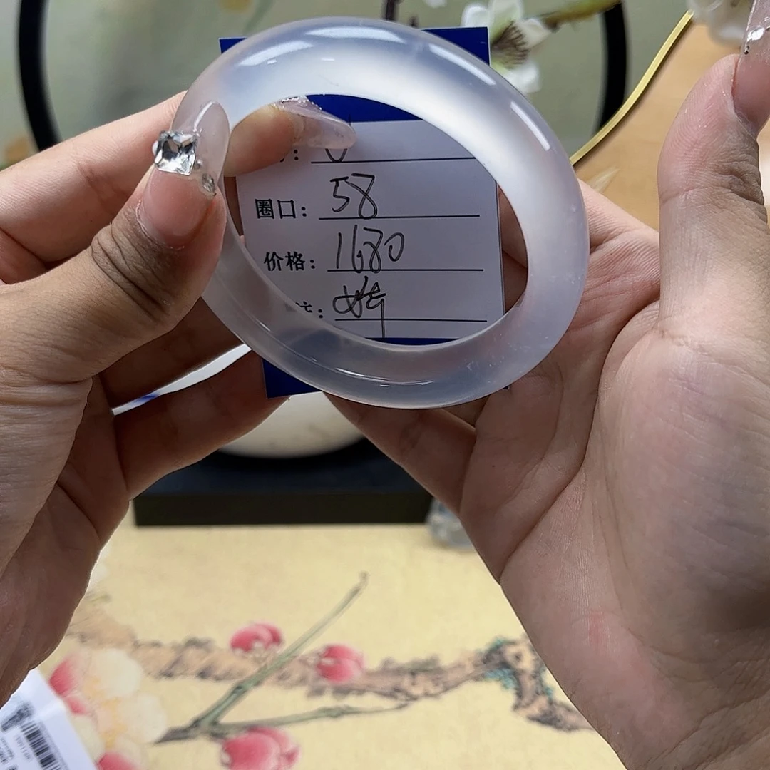 U***石英质玉手镯未镶嵌