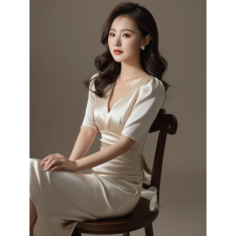 白色缎面连衣裙修身显瘦气质名媛高端精致绝美法式开叉裙子女夏季