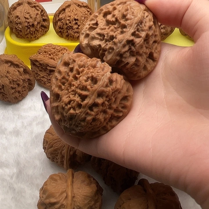 等***掘文玩核桃吊坠南疆石