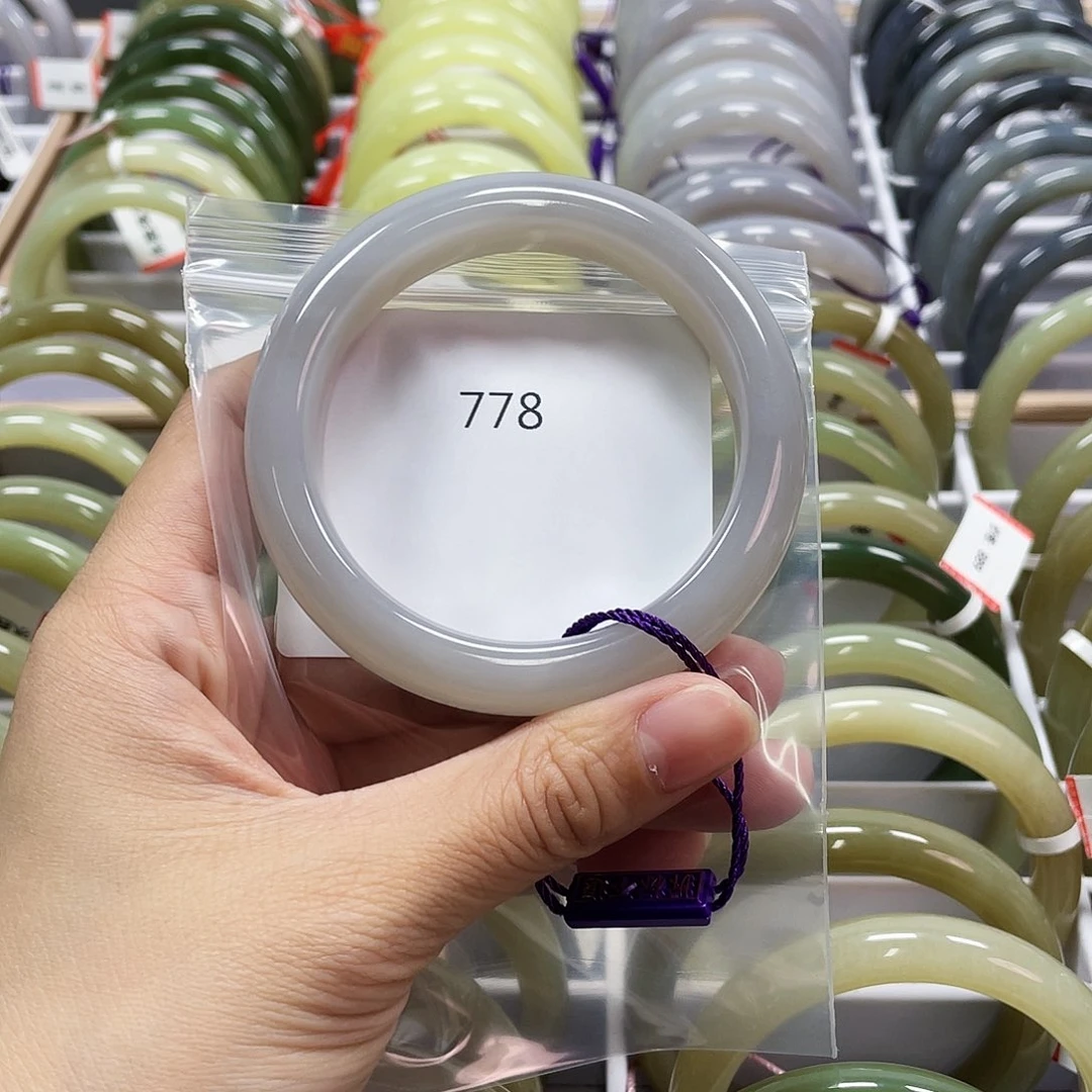 和田玉手镯未镶嵌778圈口57