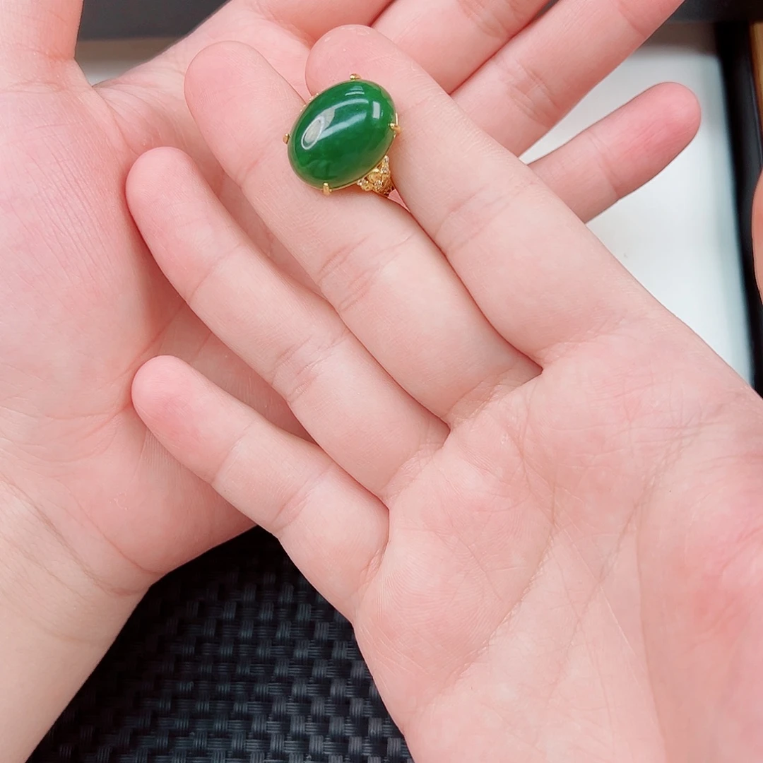 和田玉（碧玉）银S925镶嵌颈饰碧玉戒指一个