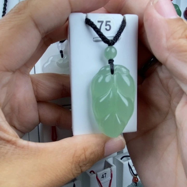 颈饰未镶嵌石英质玉