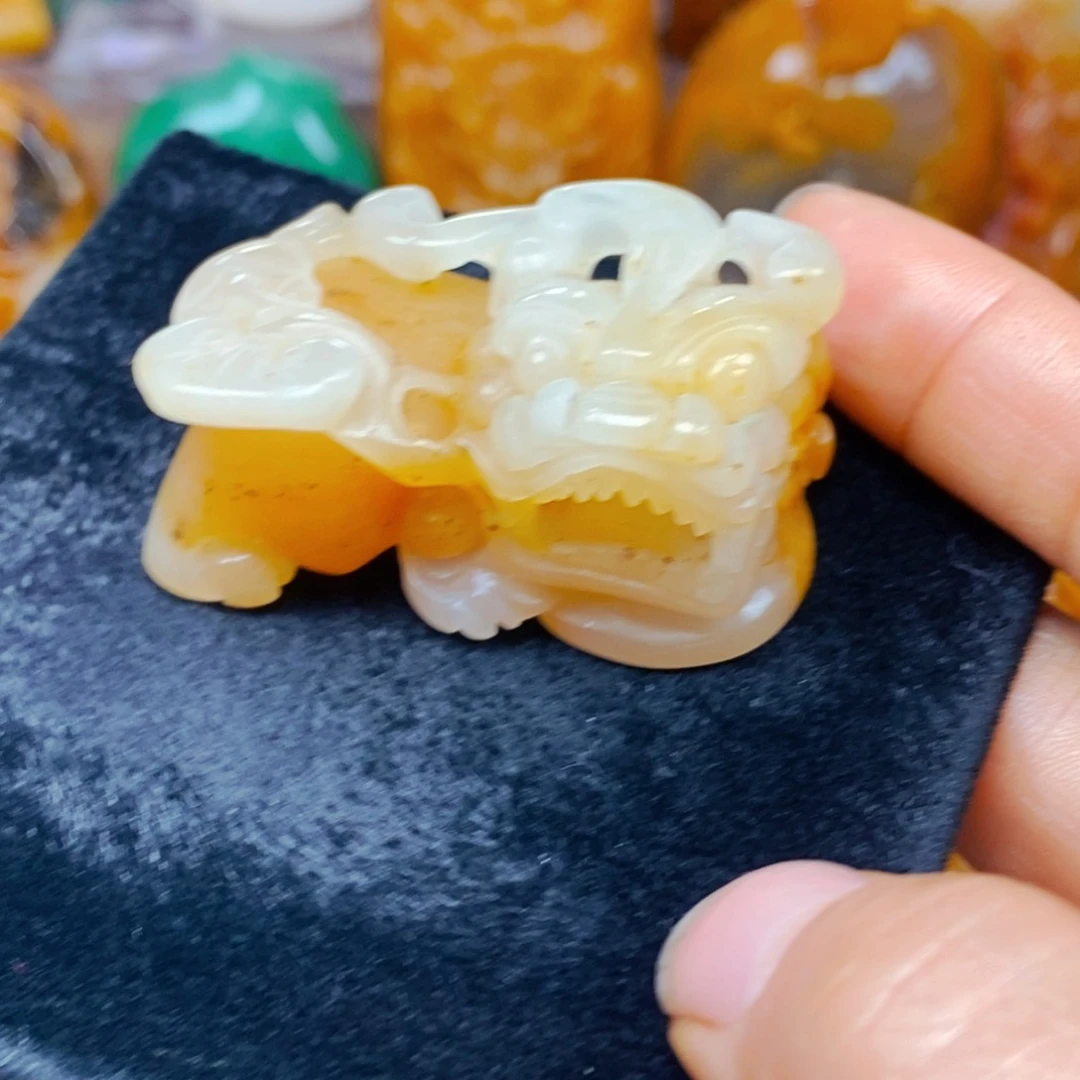 未镶嵌石英质玉（黄龙玉）吊坠(不含链)