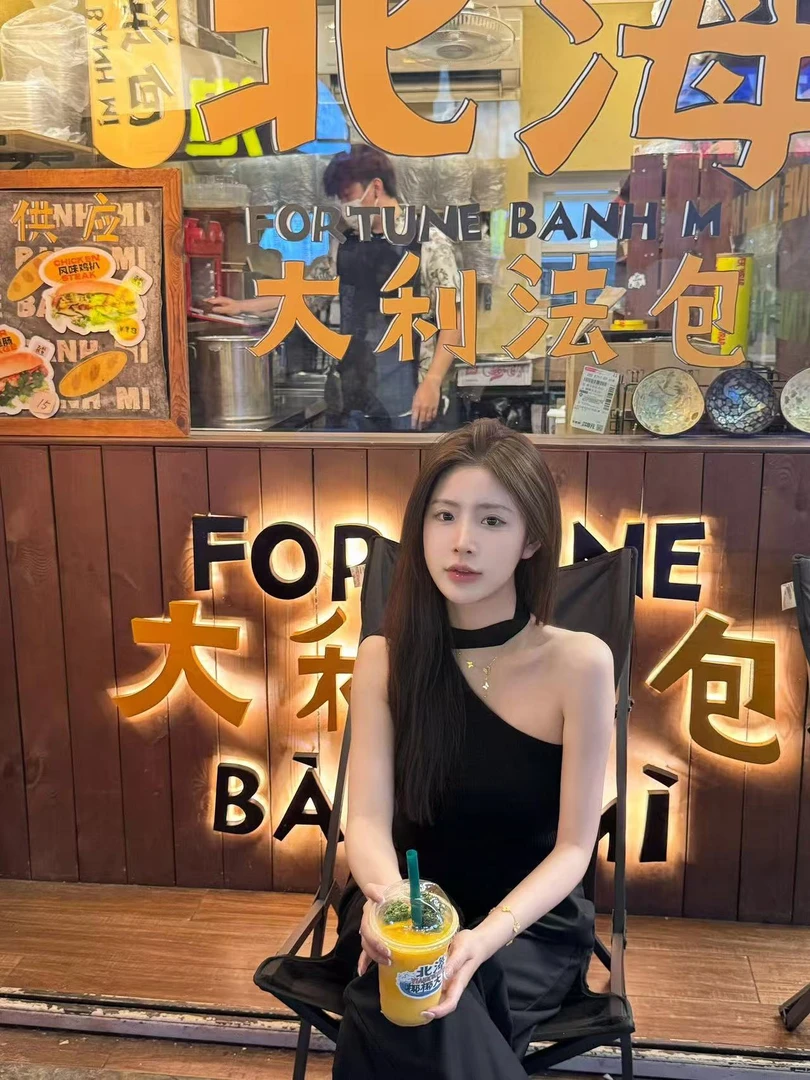 夏季新款设计感小众独特别致性感辣妹斜肩飘带背心配高腰休闲裤女