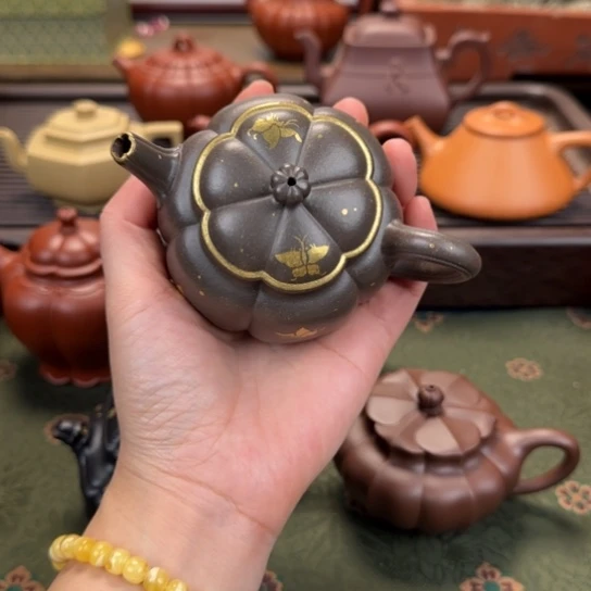 紫砂茶壶繁花洒金画蝴蝶