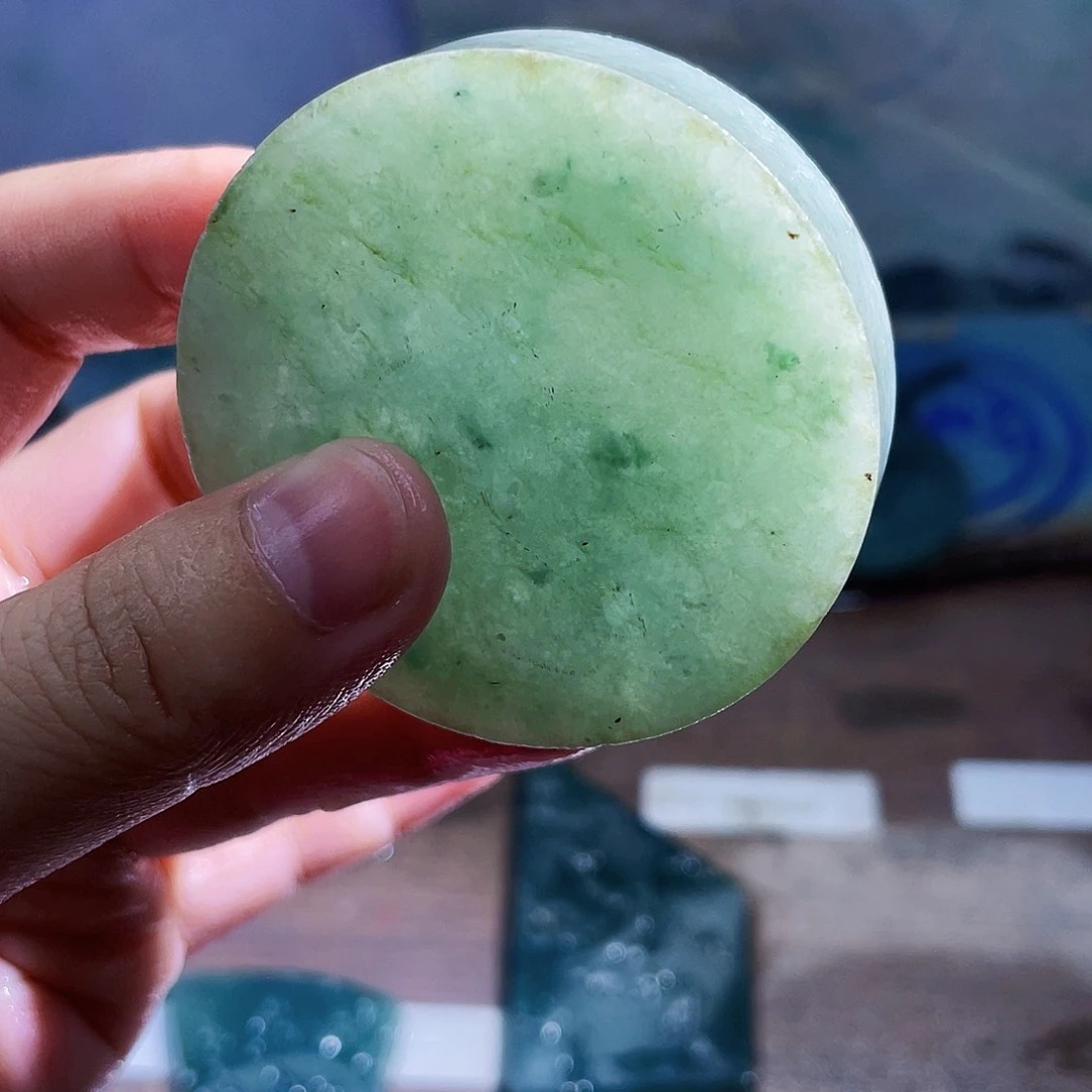 翡翠未镶嵌颈饰毛料31