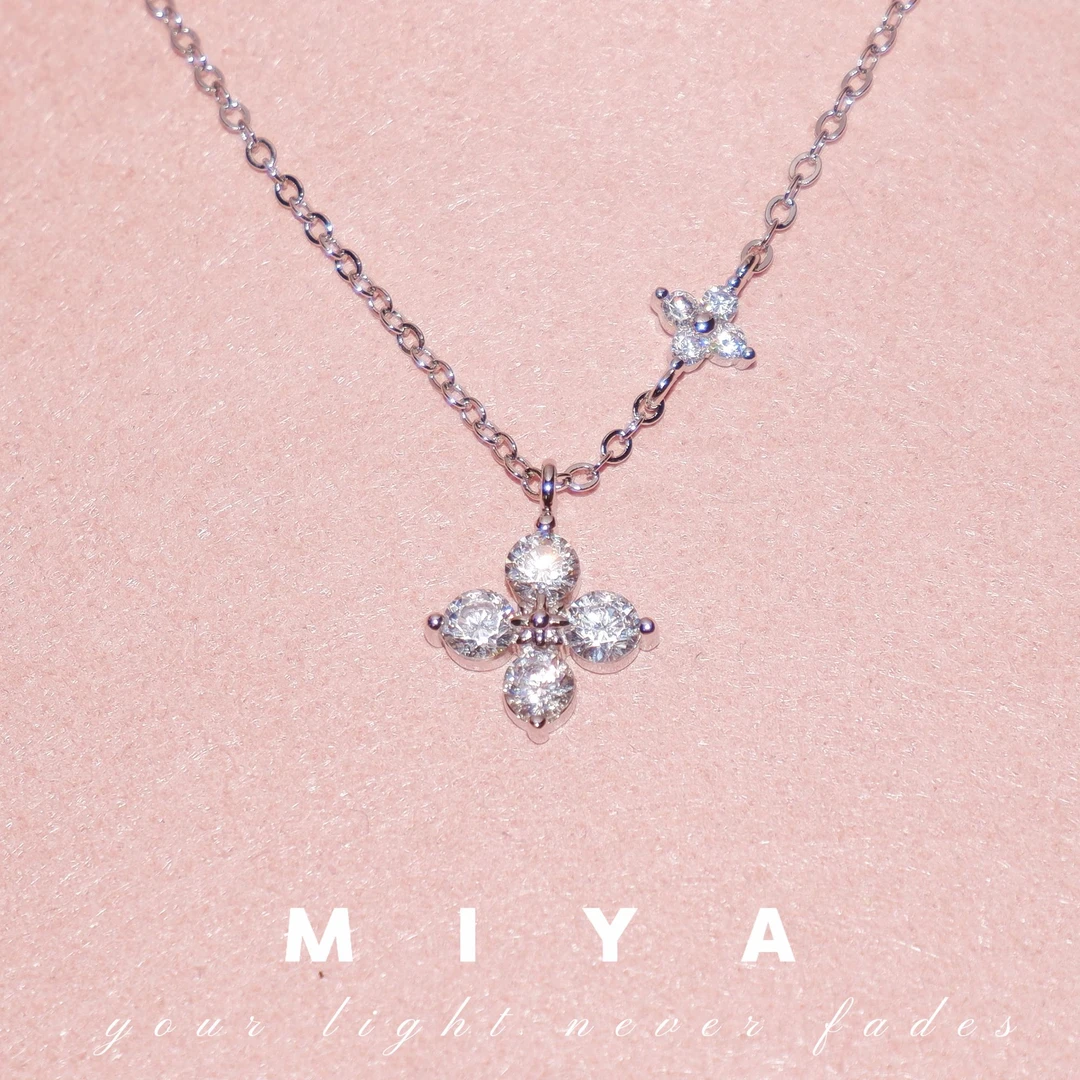 铜锆石项链 圣洁维纳斯~绝美爆闪四叶草项链 超绝爆闪！！