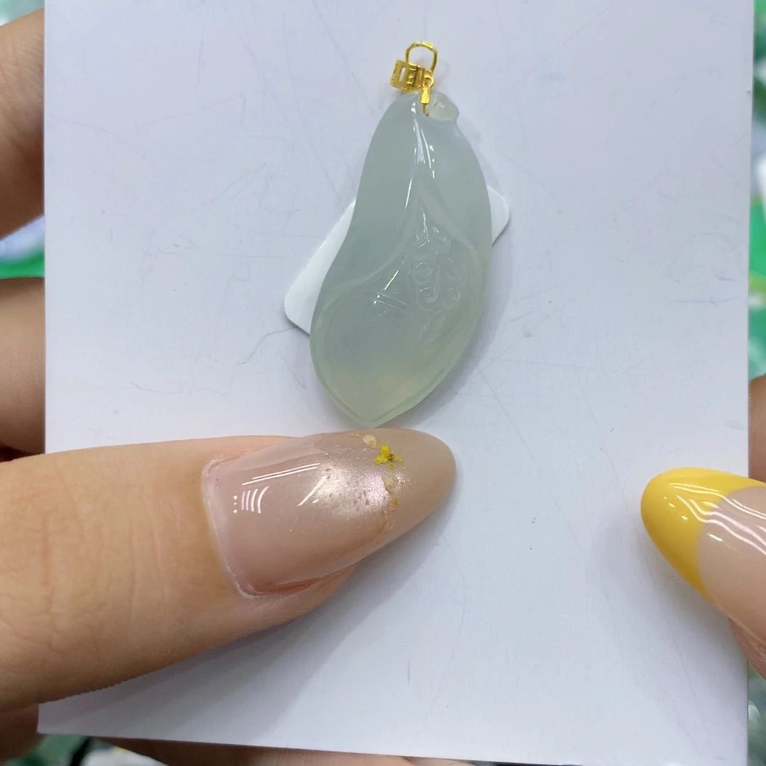 颈饰18K金镶嵌翡翠