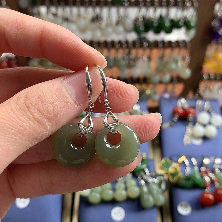 和田玉银S925镶嵌耳饰平安扣15.8左右晴水色