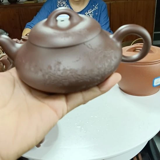 紫砂茶壶工作人员