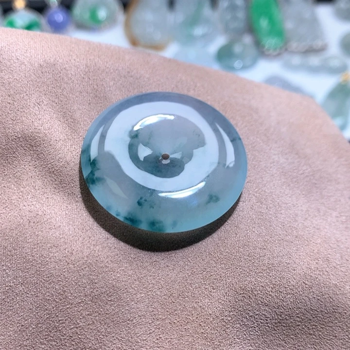 翡翠未镶嵌颈饰深***?缅甸翡翠