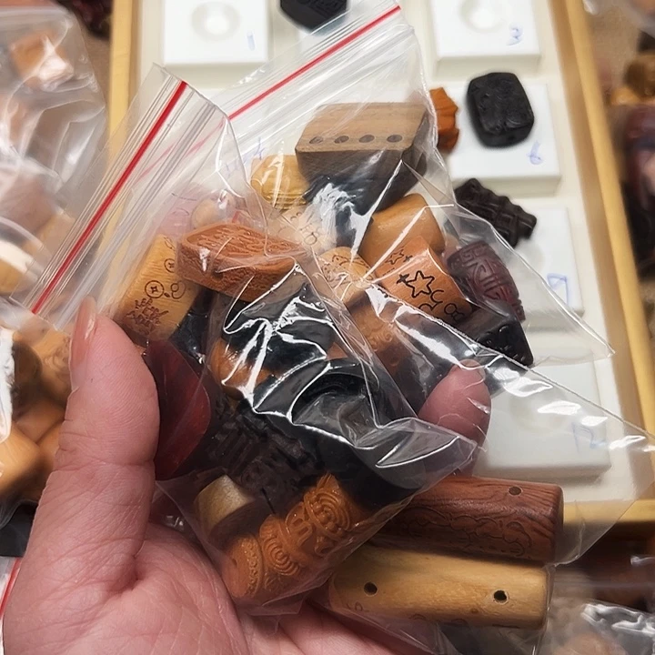 ****贝大叶紫檀（黑酸枝木类）