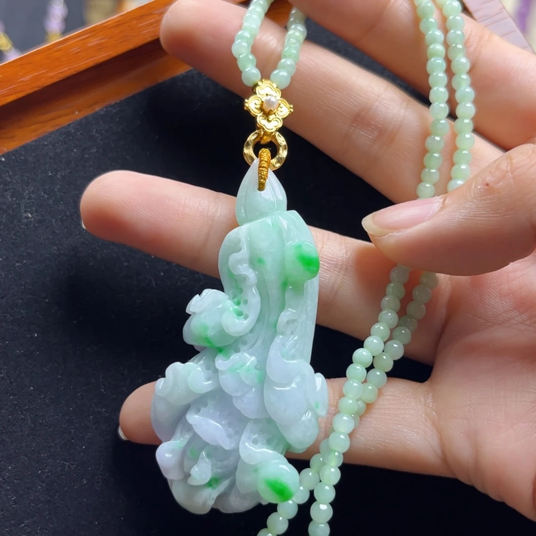 颈饰未镶嵌翡翠白菜