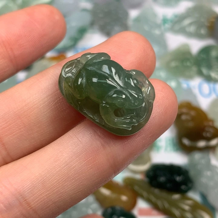 翡翠未镶嵌颈饰翡翠
