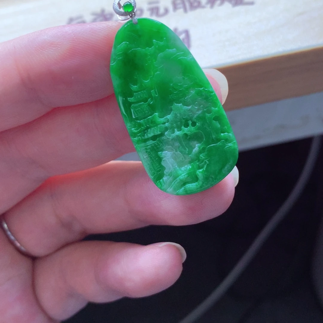 翡翠颈饰18K金镶嵌吊坠