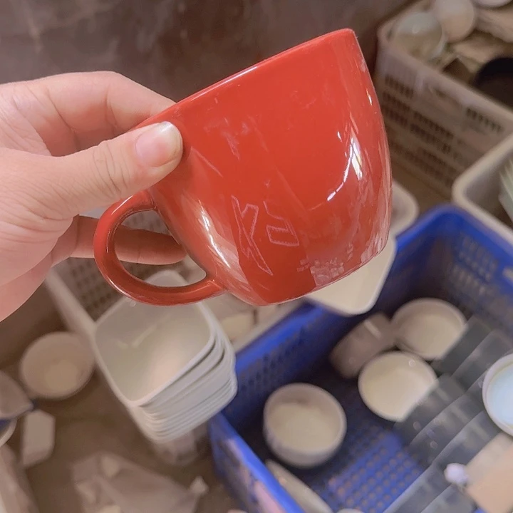 瓷红色 杯子  一个
