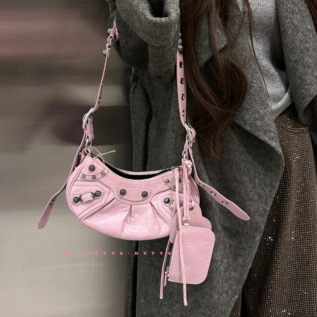 95新 Balenciaga/巴黎世家 巴黎世家粉色月牙单肩包