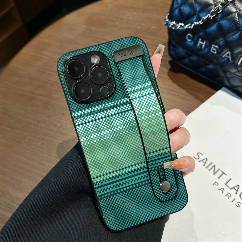 适用iphone17ProMax手机壳苹果16腕带15支架14plus凯夫拉13/12